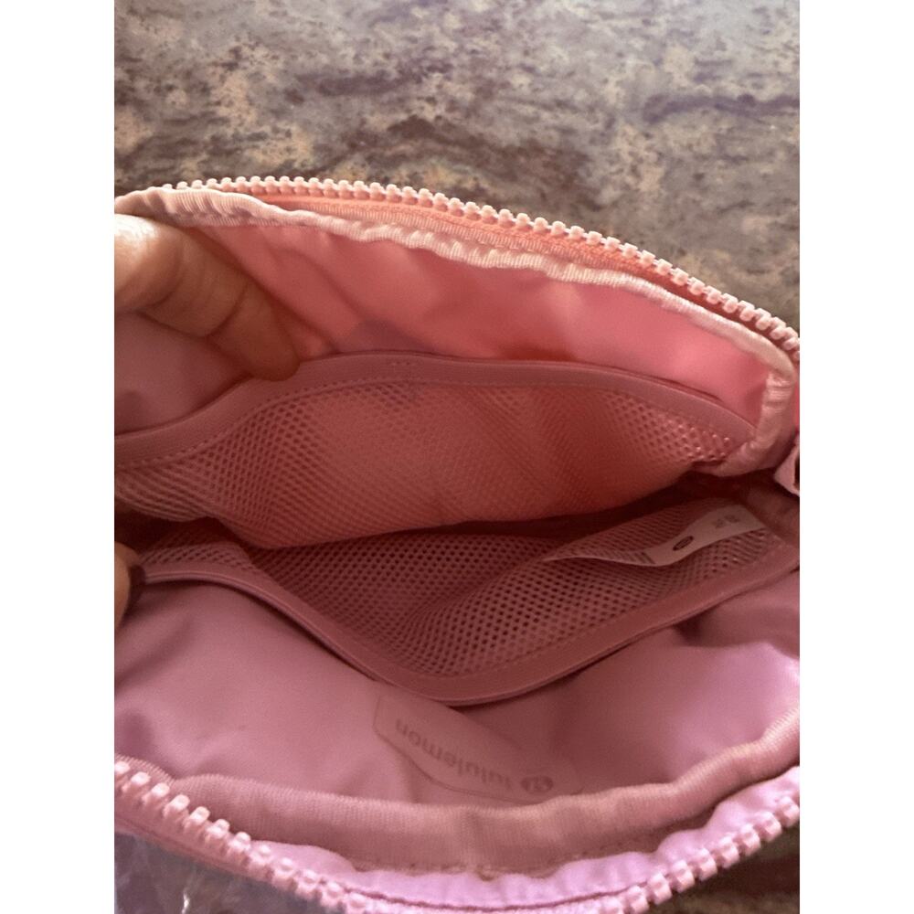 NWT $48 Lululemon Unisex Everywhere Belt Bag Large 1L Light Pink CUTE - Picture 8 of 8